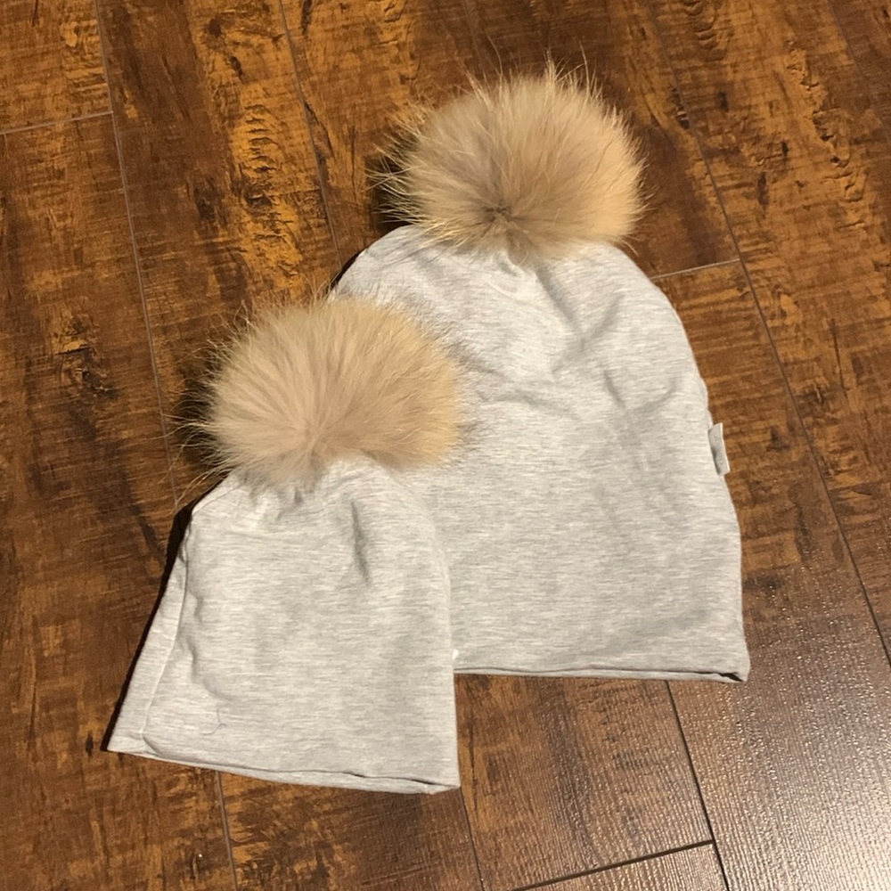 OLE DESIGN | Mom and mini slouchy beanies with recycled fur pompoms | EUC